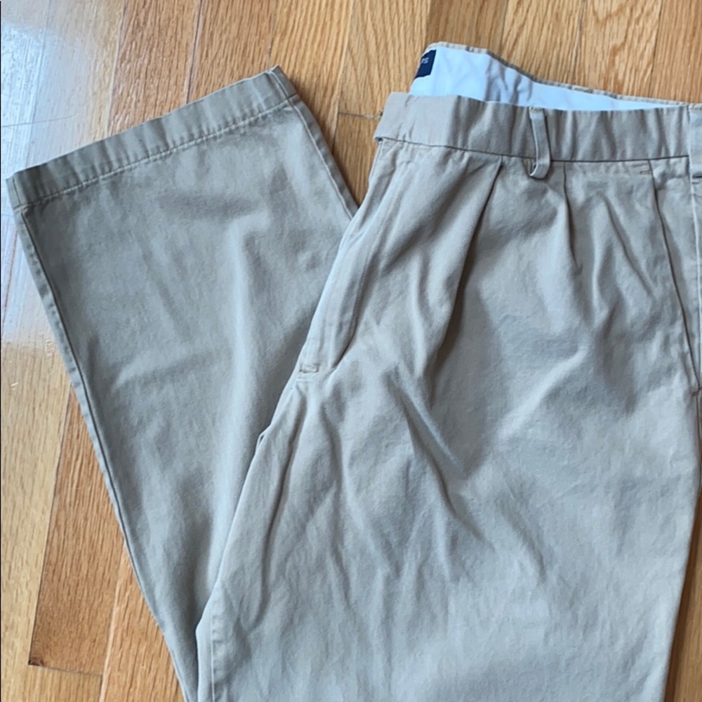 Dockers pleated relaxed fit khakis 40x32
